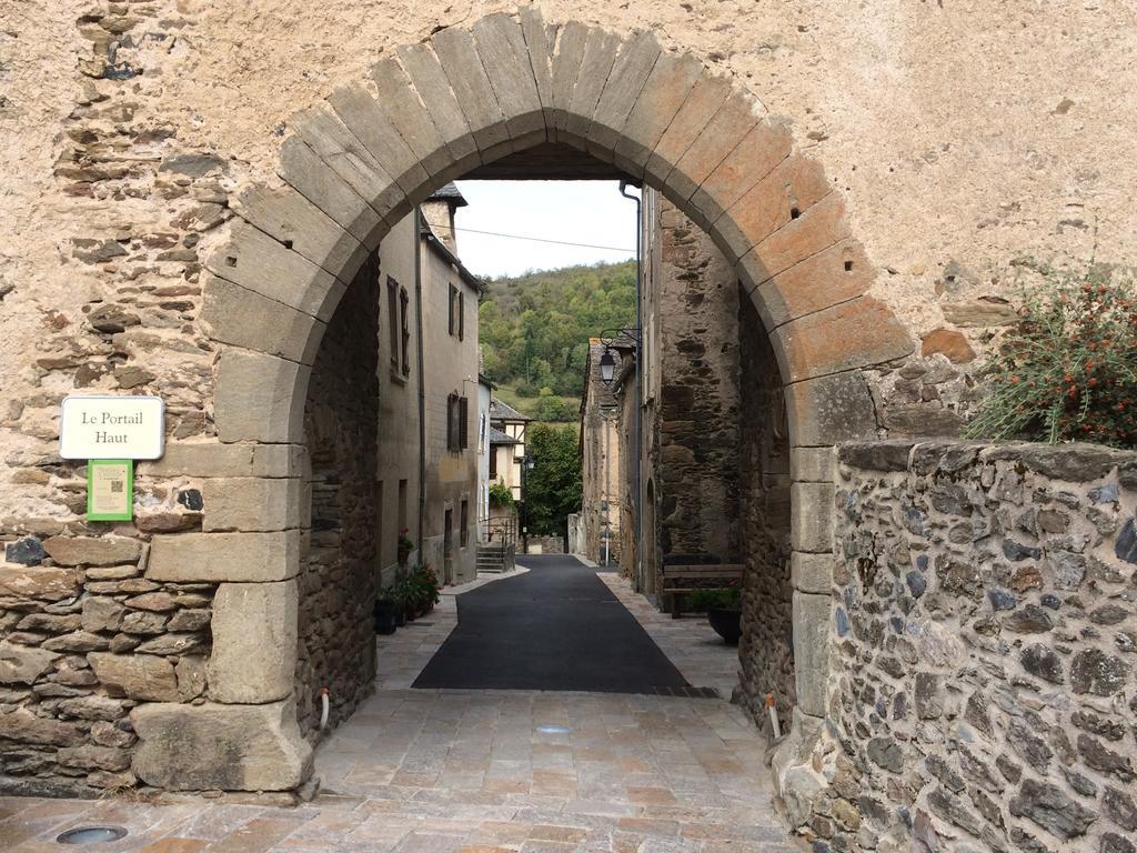 Portail Haut Bed and Breakfast Previnquieres Exterior foto
