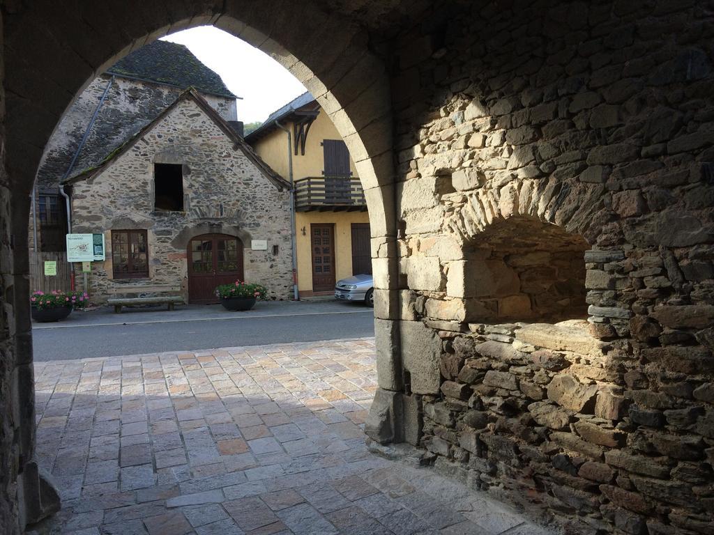 Portail Haut Bed and Breakfast Previnquieres Exterior foto