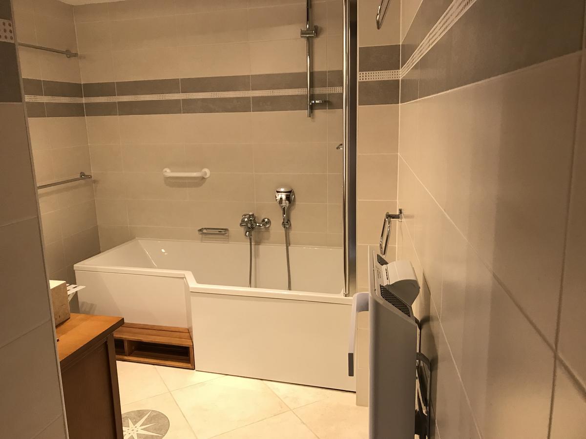 Portail Haut Bed and Breakfast Previnquieres Exterior foto